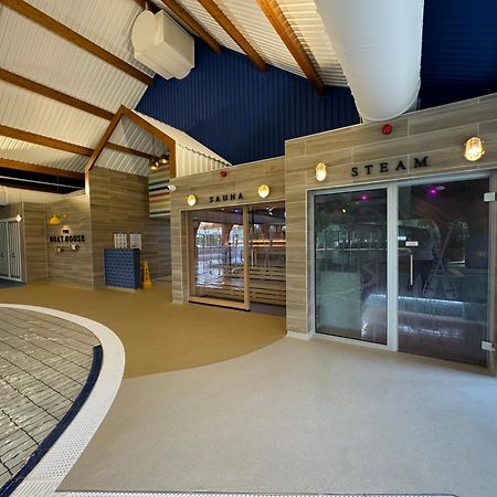 Mallard Corner, Cosy Cotswold Lakeview Lodge South Cerney Exterior foto