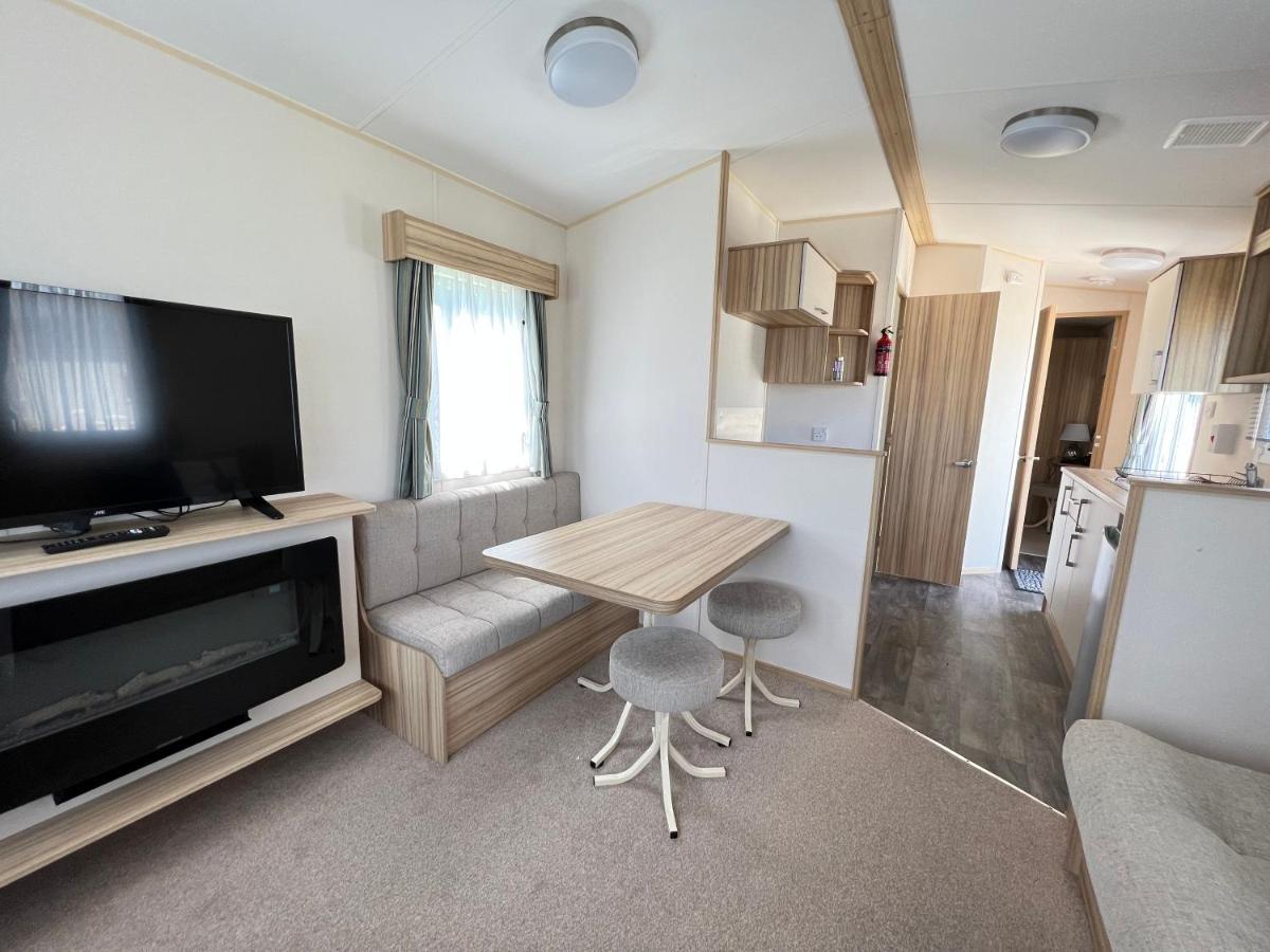 Mallard Corner, Cosy Cotswold Lakeview Lodge South Cerney Exterior foto