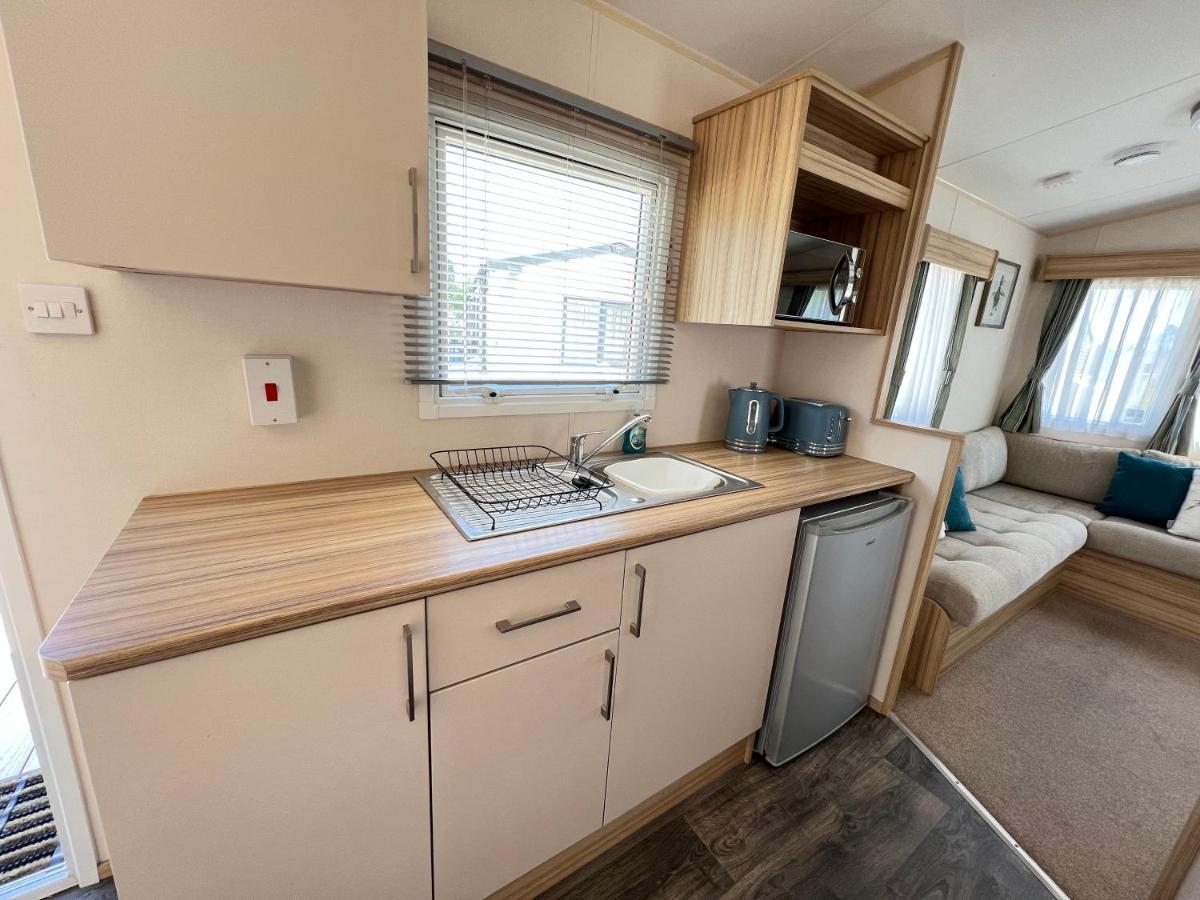Mallard Corner, Cosy Cotswold Lakeview Lodge South Cerney Exterior foto