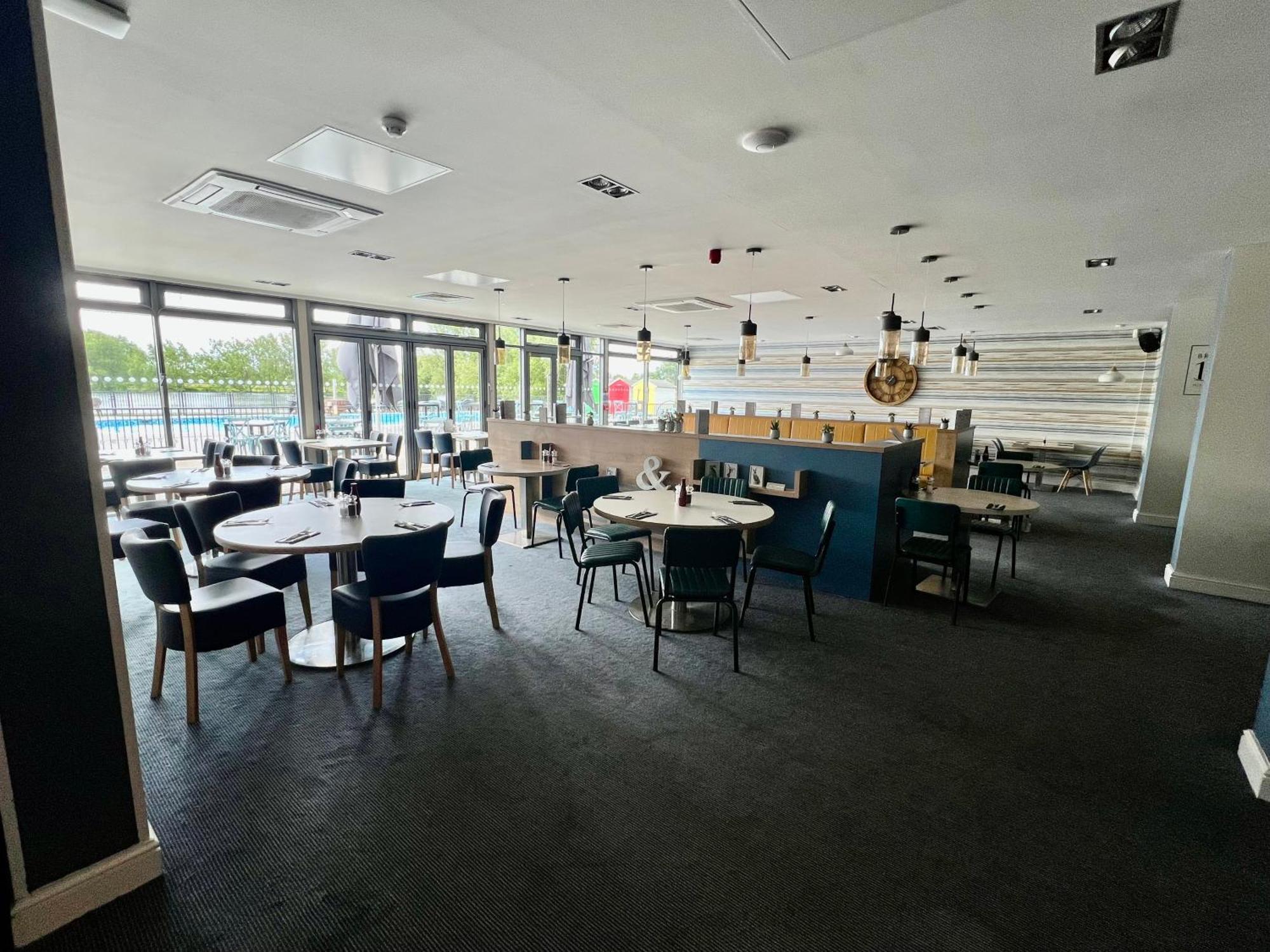 Mallard Corner, Cosy Cotswold Lakeview Lodge South Cerney Exterior foto